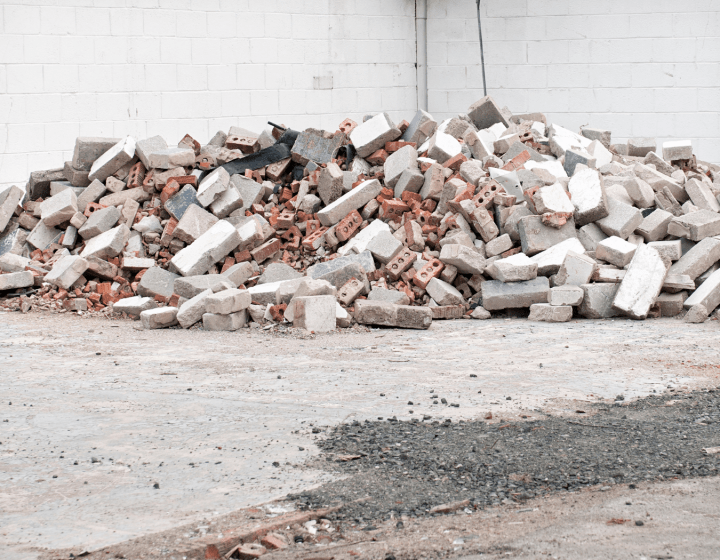 Entulho de obras pequenas: vale a pena contratar&nbsp;serviço?