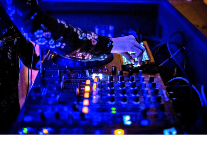 Quanto custa contratar um DJ para&nbsp;casamento?